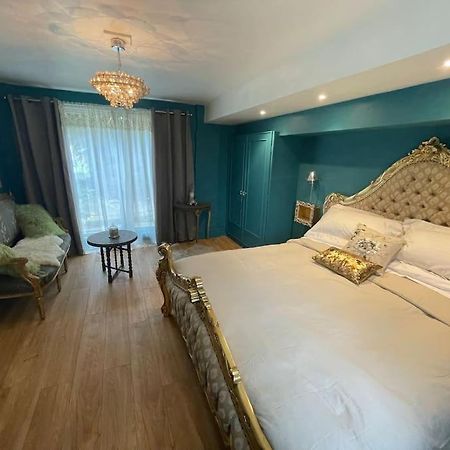 Апартаменти The Big Cosy Boudoir Bed + Hot Tub Harvington Екстер'єр фото